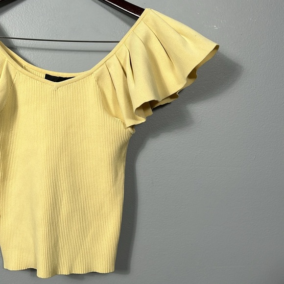 Broadway Ribbed Ruffle Shoulder yellow short sleeve sweater size small 38 - Picture 4 of 9